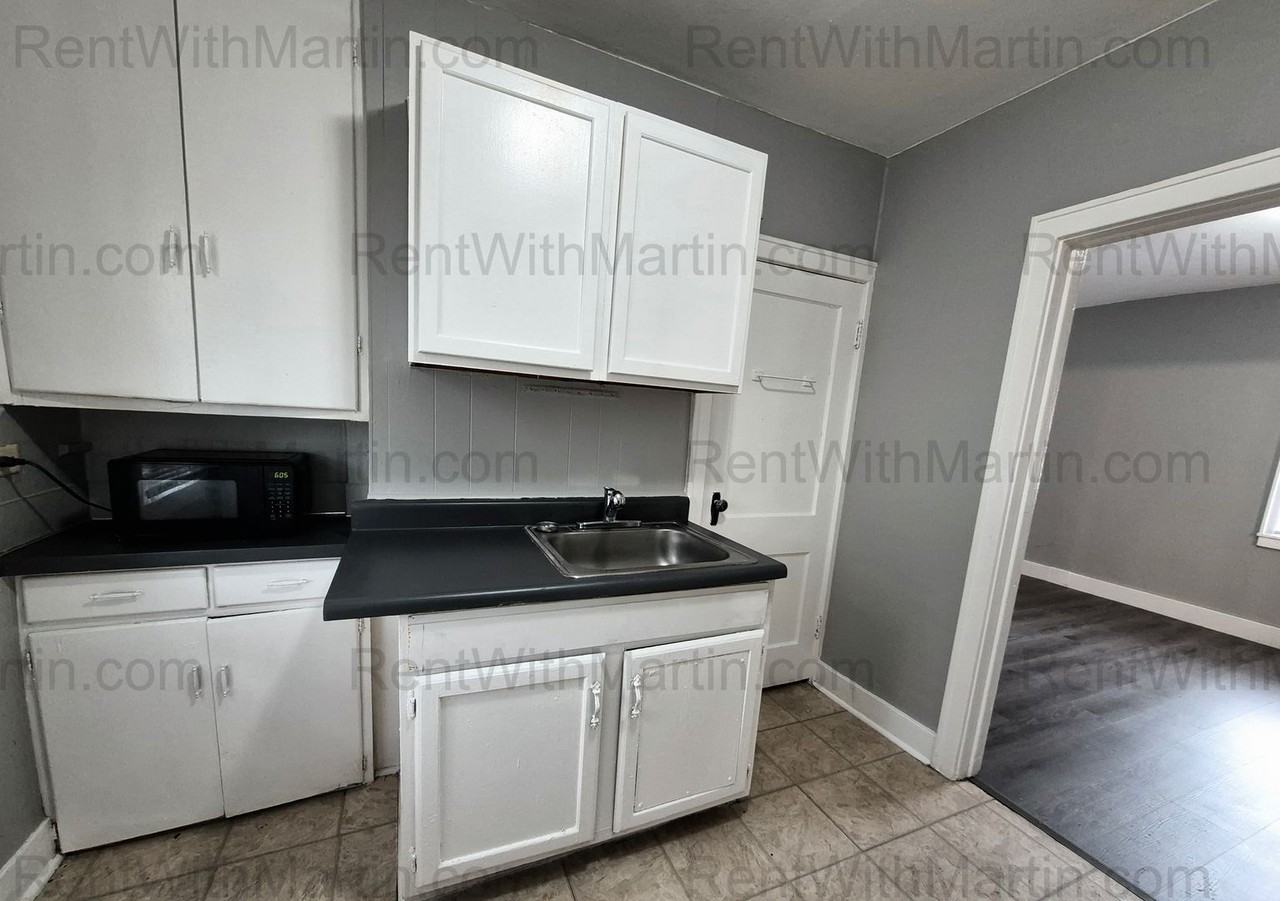 1137 Columbia St - Photo 7 of 15