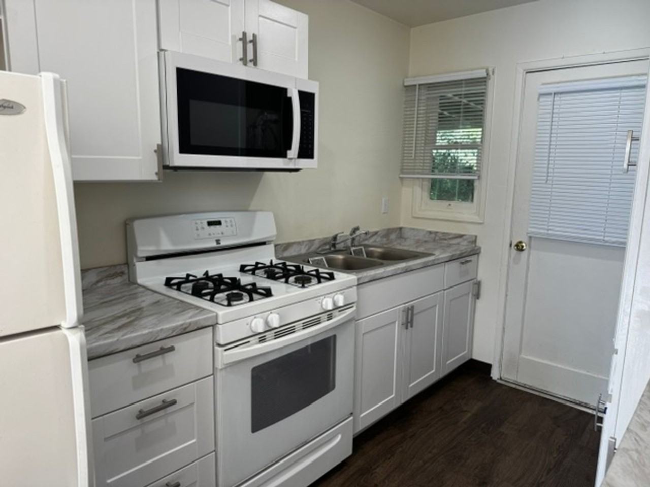 4015 Cedar St - Photo 3 of 12