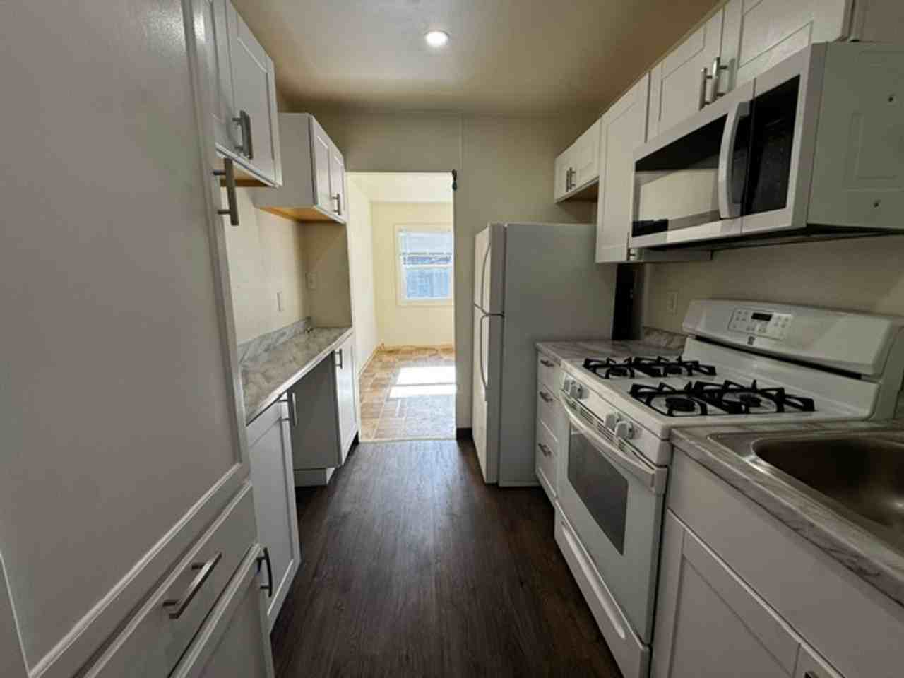 4015 Cedar St - Photo 4 of 12