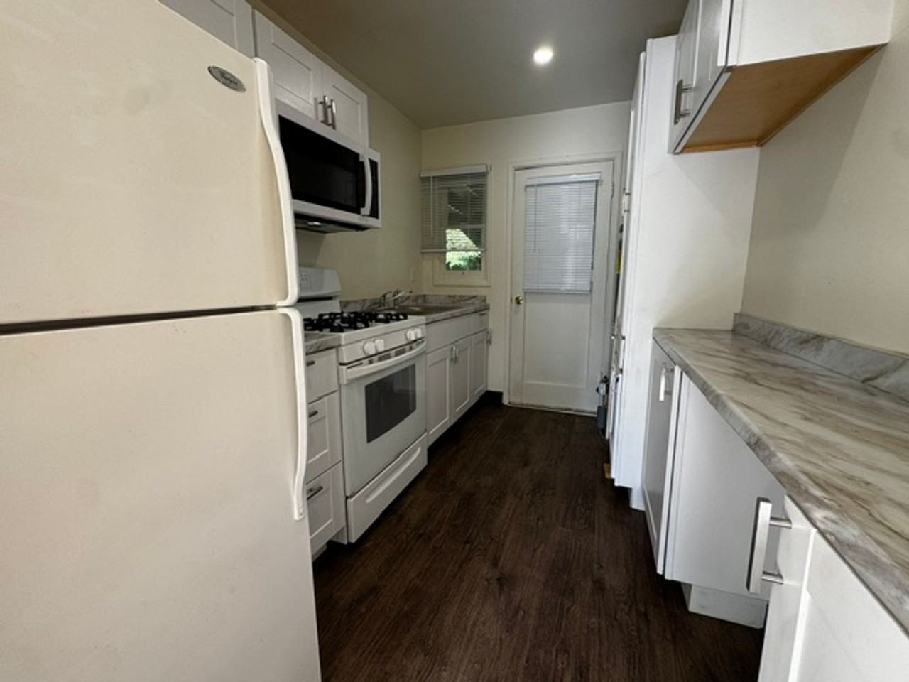 4015 Cedar St - Photo 7 of 12