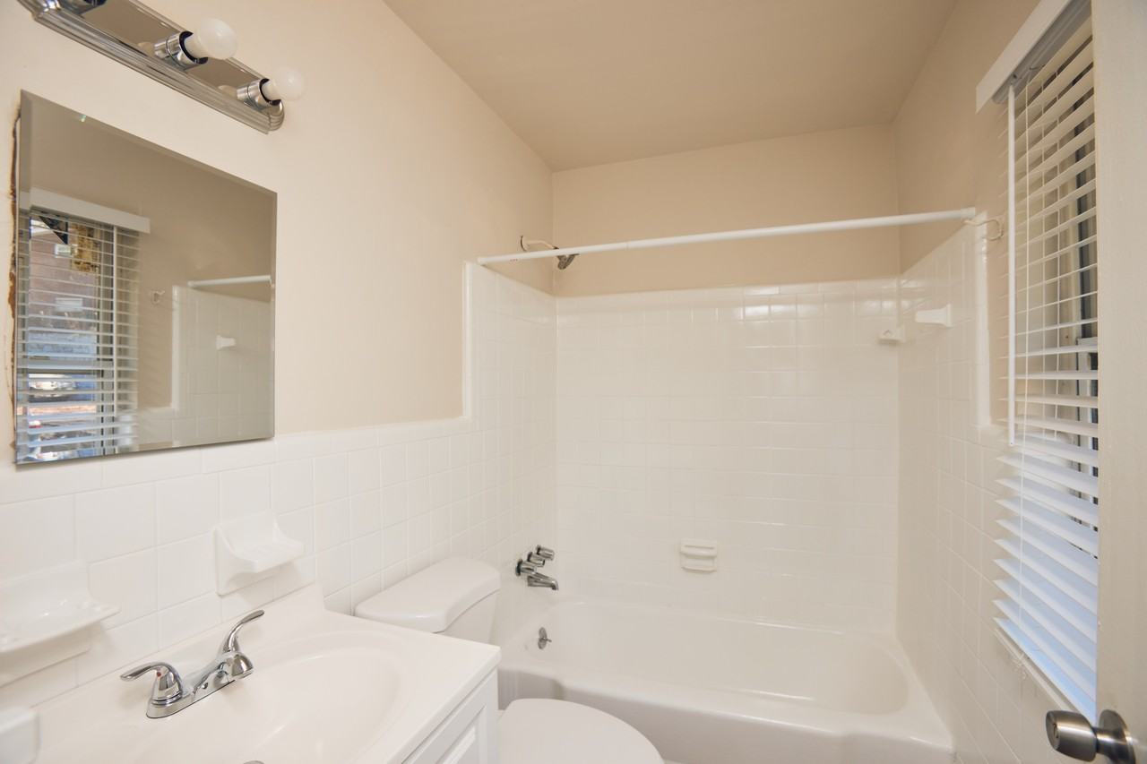 2151 Lenox Rd NEUnit C6 #C6 - Photo 7 of 8
