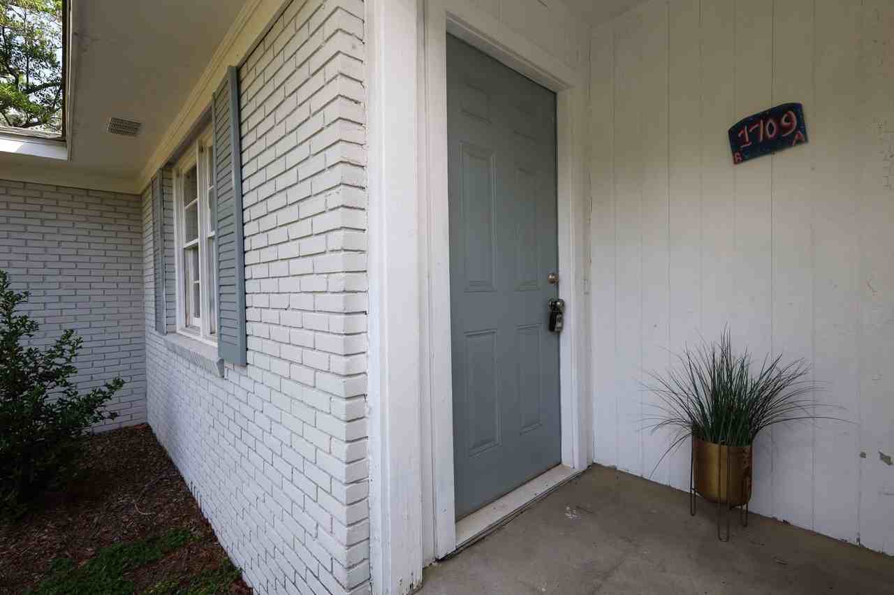 1709 Azalea Dr #B - Photo 2 of 11
