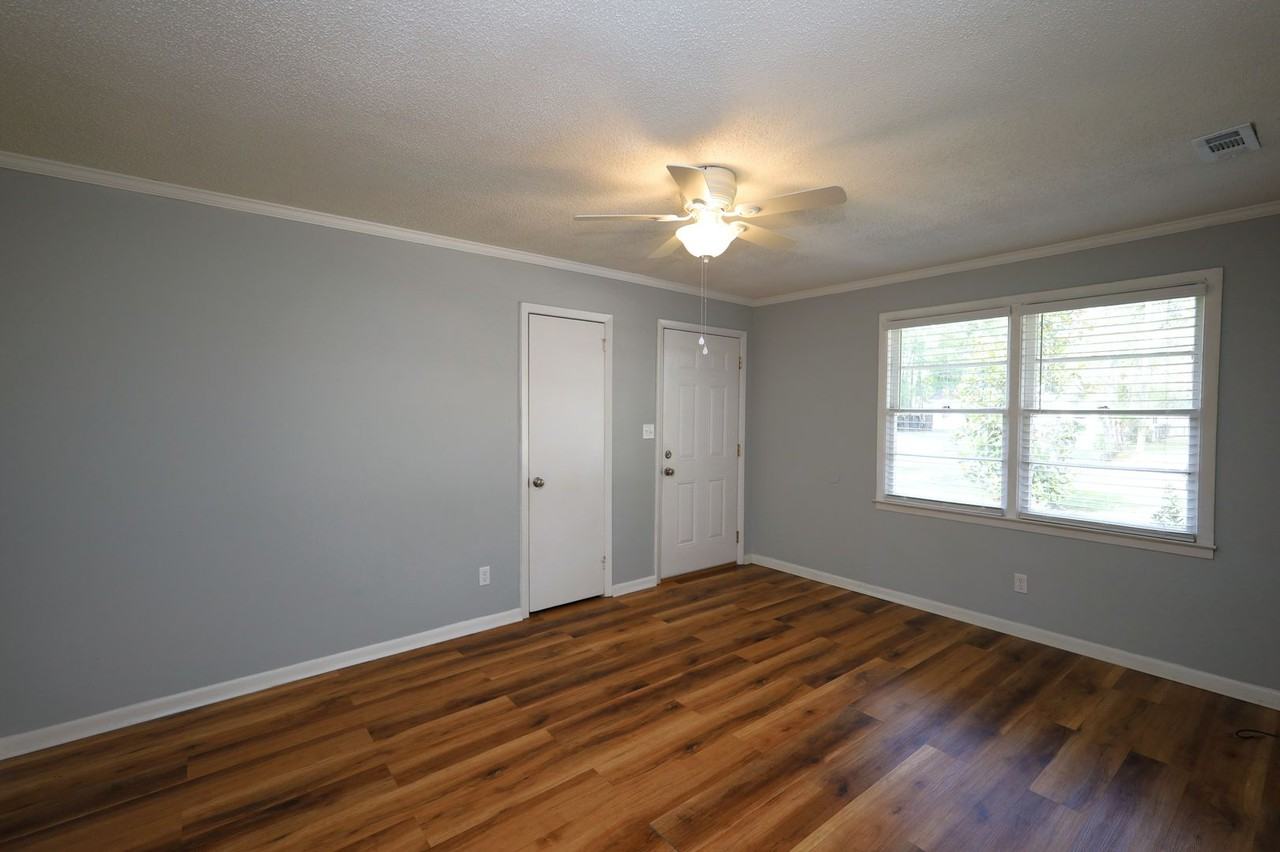 1709 Azalea Dr #B - Photo 3 of 11