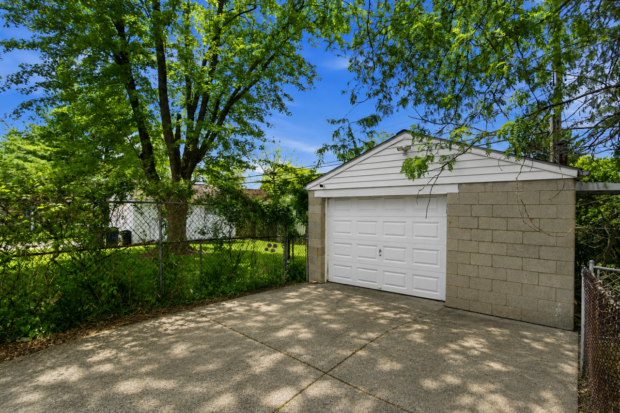 3267 Walmar Dr - Photo 6 of 31