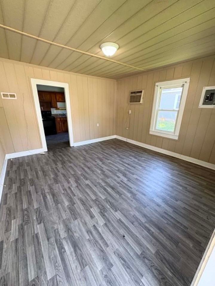 310 Mckenna St - Photo 2 of 9