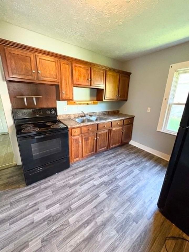 310 Mckenna St - Photo 3 of 9