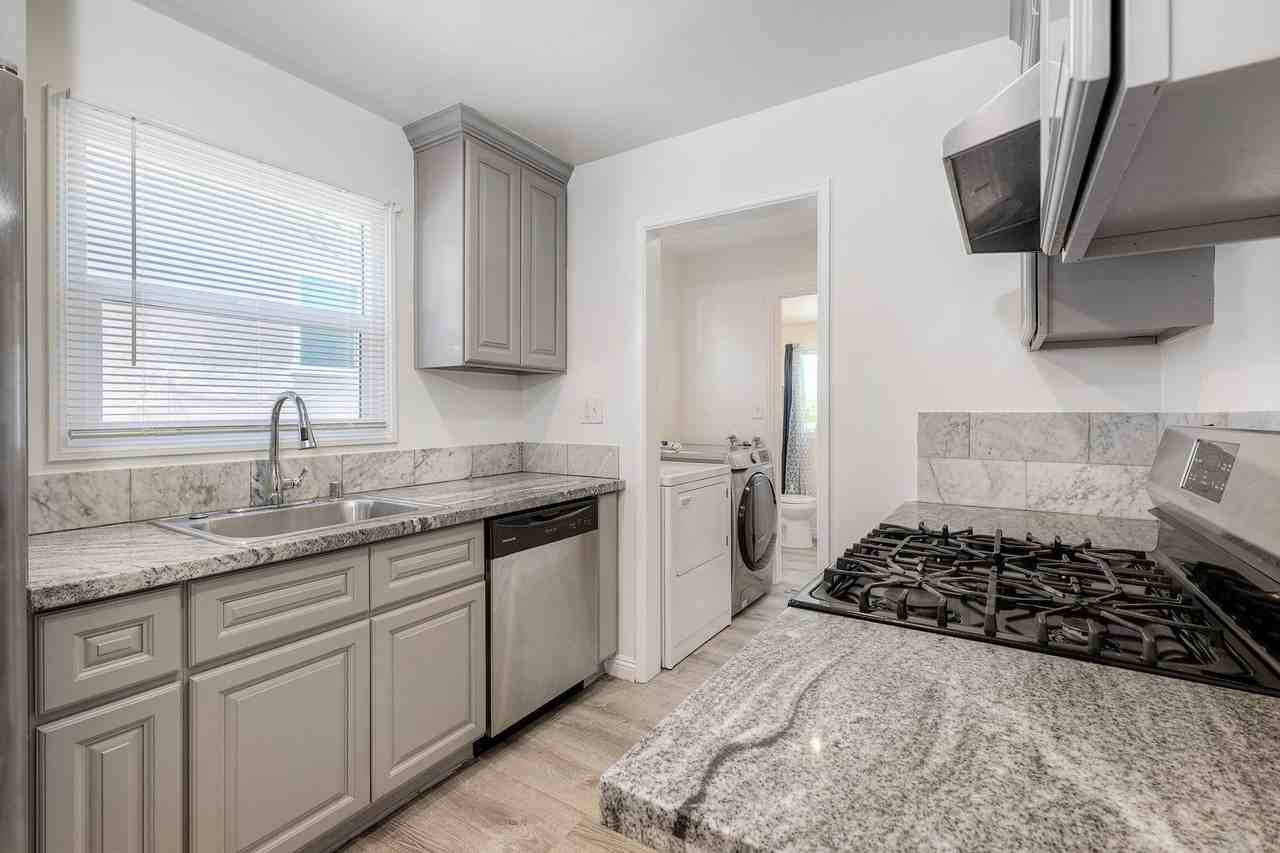 8800 Hayes St - Photo 6 of 23