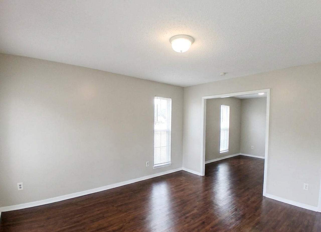 4407 Howardcrest Dr - Photo 3 of 16