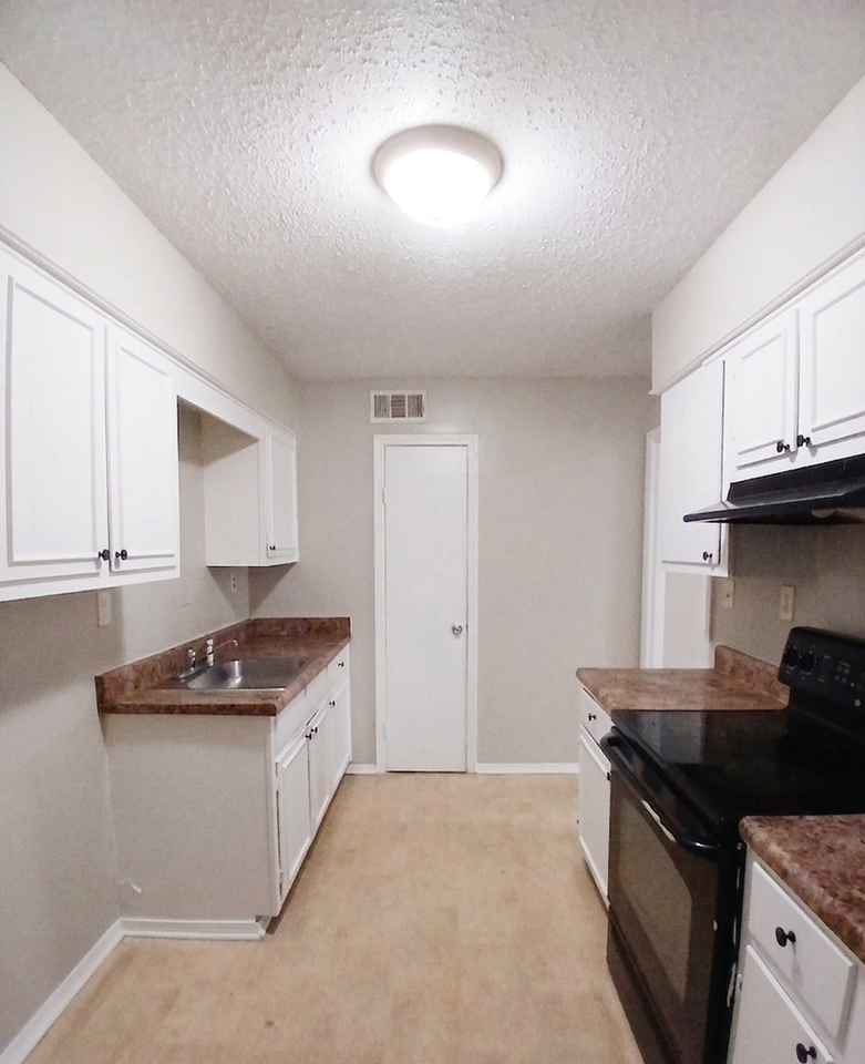 4407 Howardcrest Dr - Photo 7 of 16