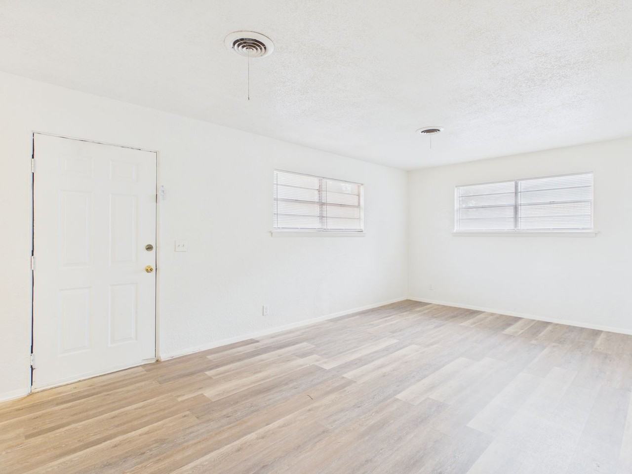 3319 Teckla Blvd - Photo 6 of 28