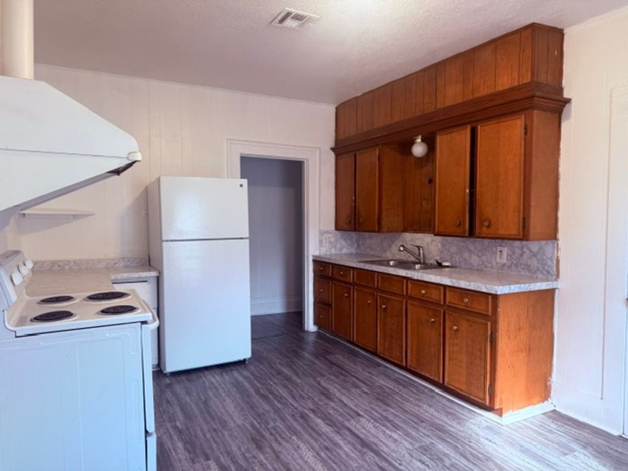 2401 Mckenzie Ave - Photo 4 of 11