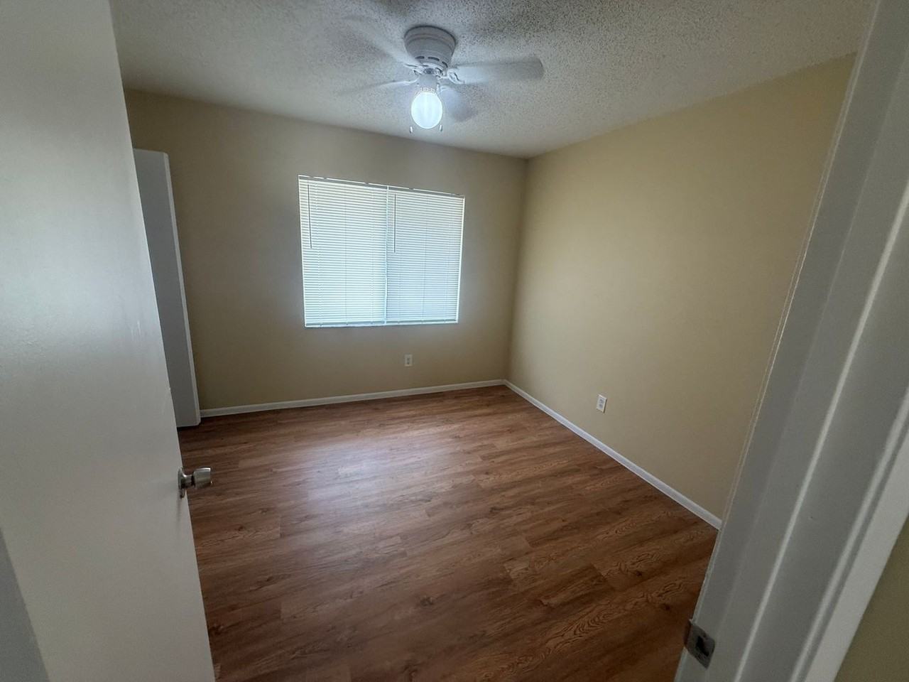 213 S Moss Rd - Photo 3 of 6