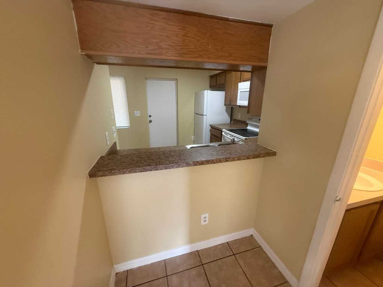 213 S Moss Rd - Photo 4 of 6