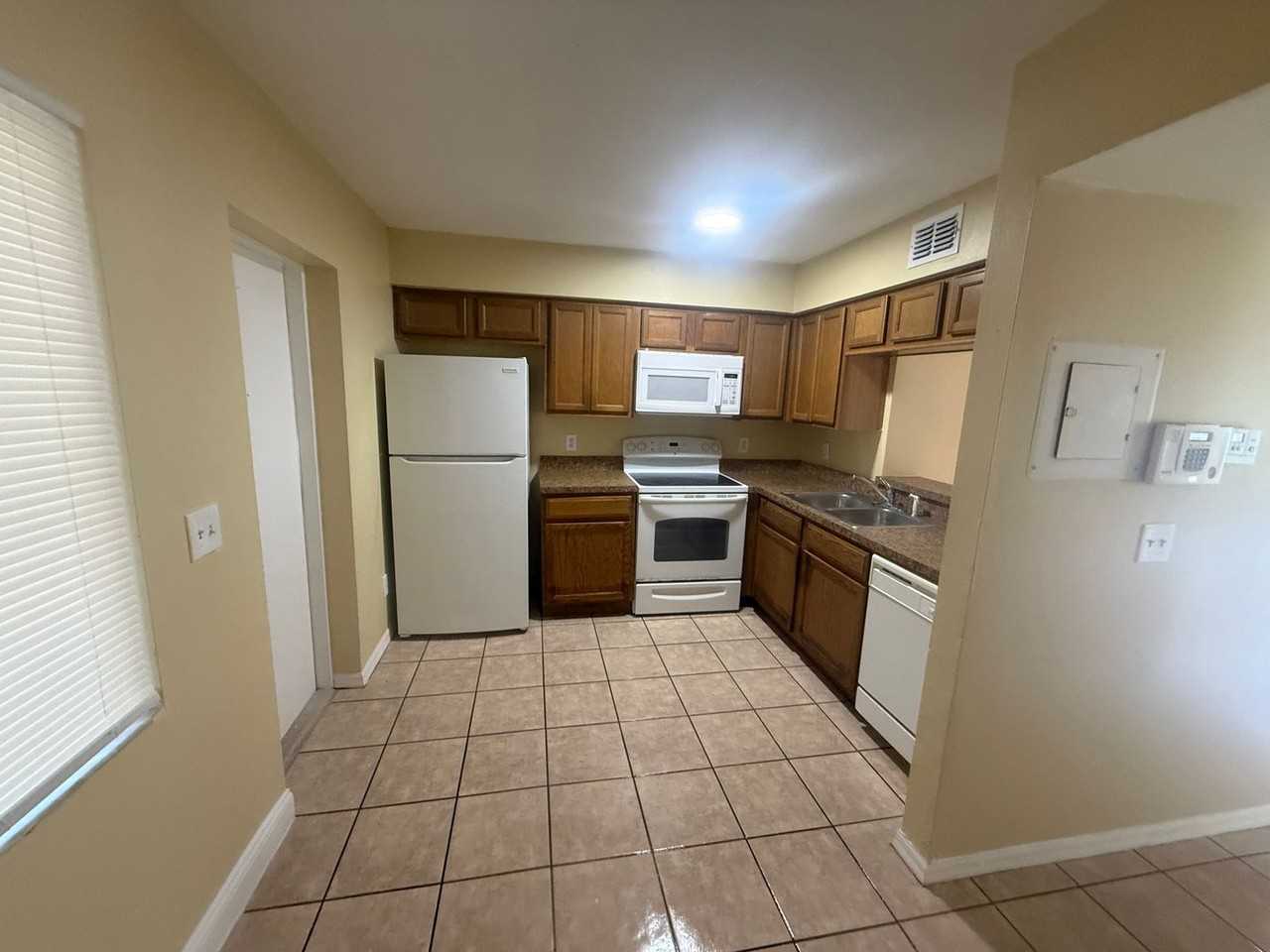 213 S Moss Rd - Photo 5 of 6