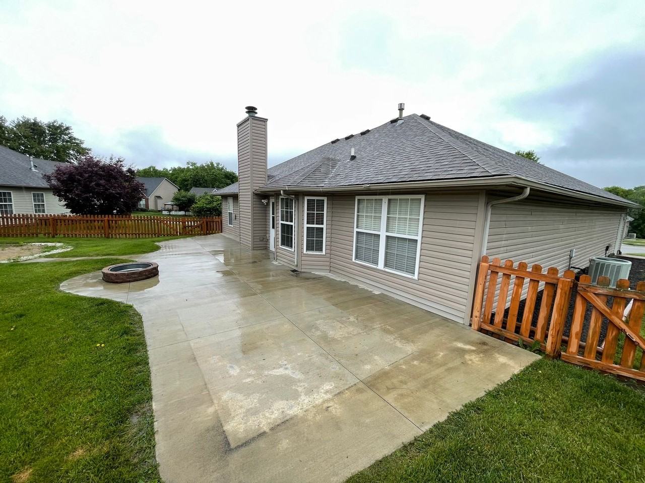 1547 Overlook Cir - Photo 2 of 27