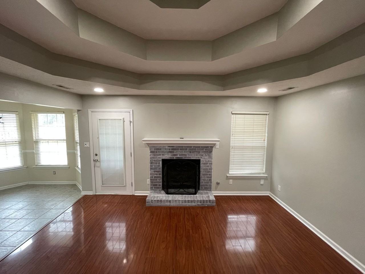1547 Overlook Cir - Photo 4 of 27