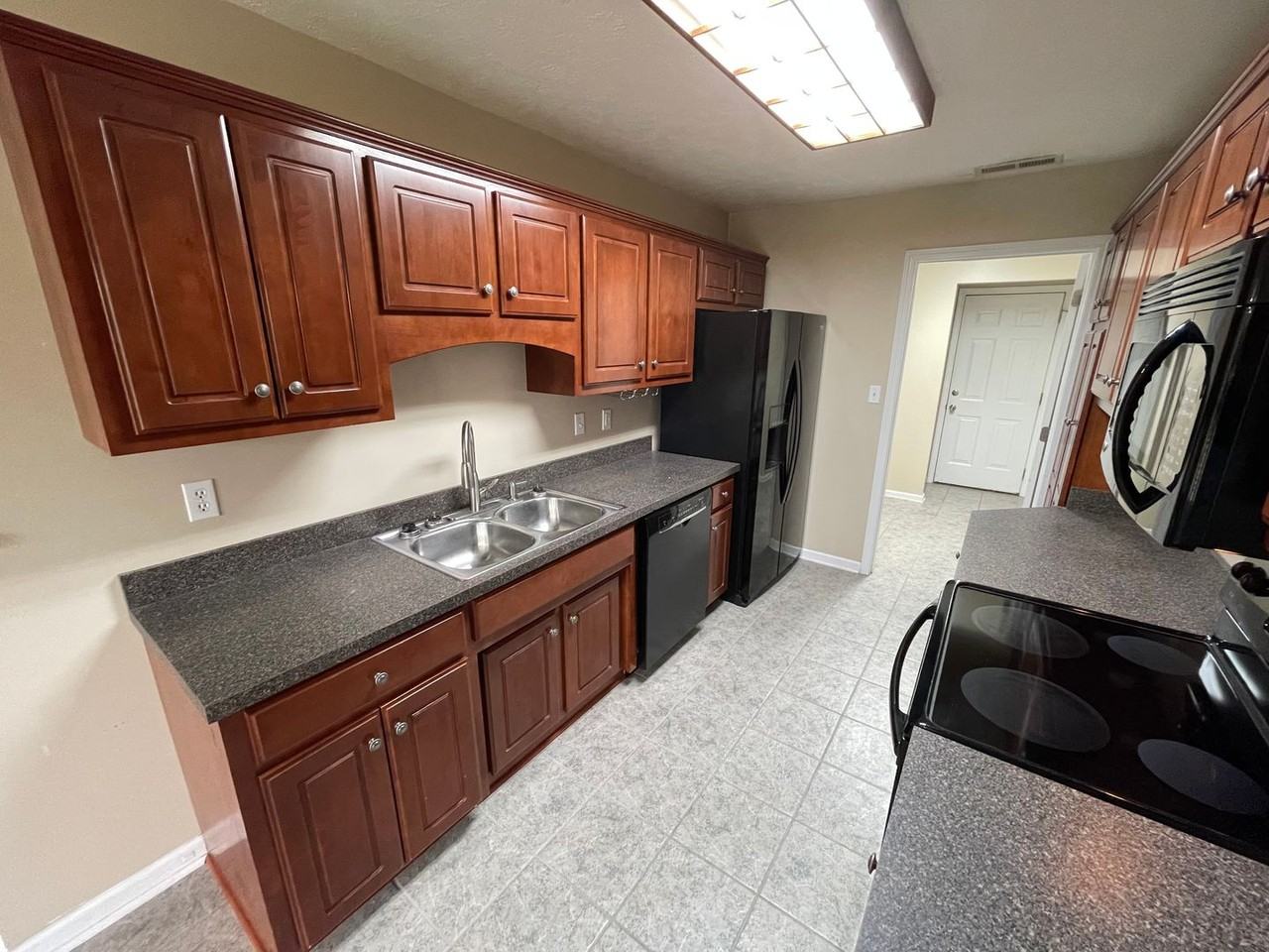 1547 Overlook Cir - Photo 7 of 27
