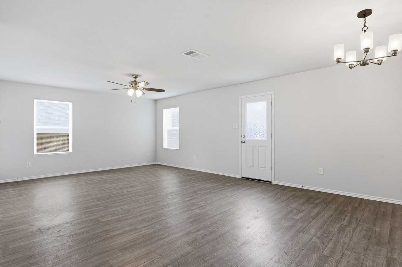 853 Eagles Nest Dr - Photo 2 of 32