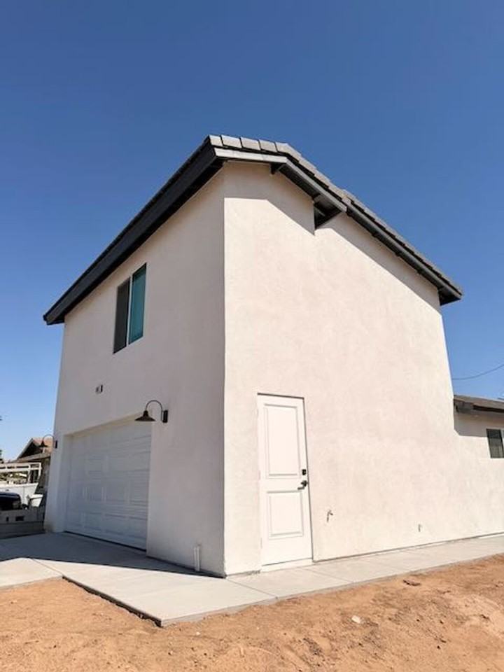 Live Oak Hesperia - Photo 3 of 19