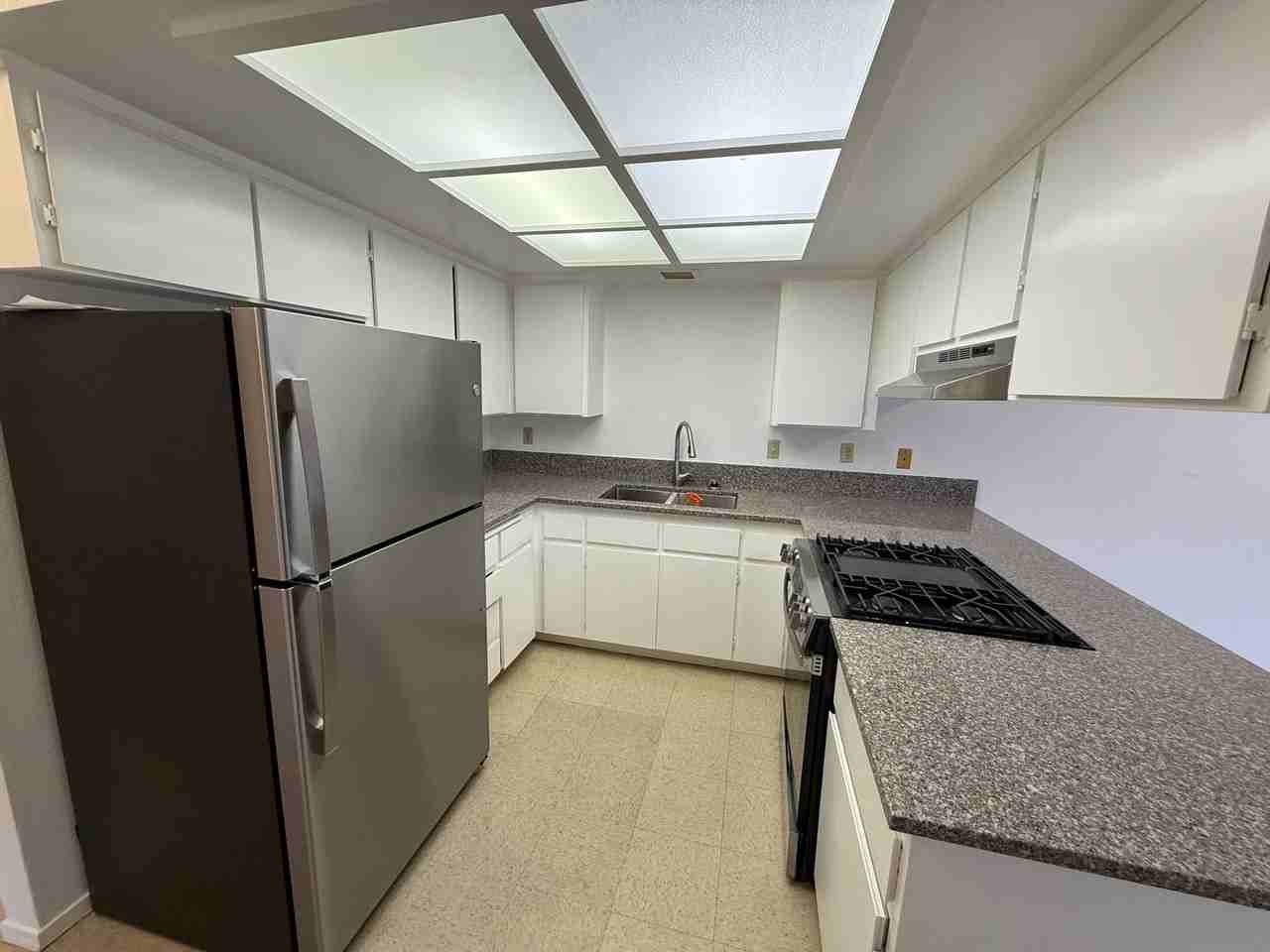 118 W Boone St #A2 - Photo 5 of 14