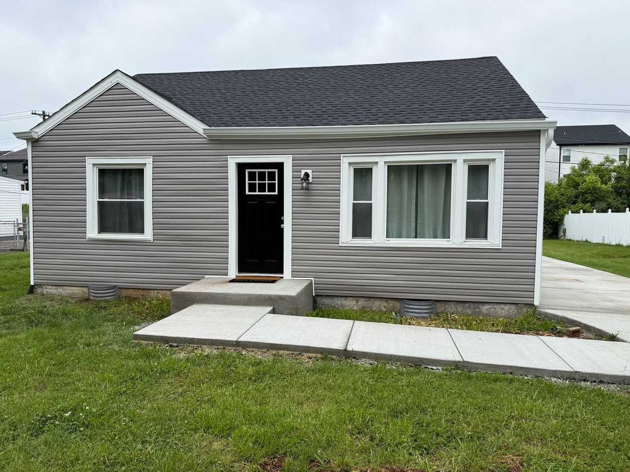 412 Highland Cir - Photo 2 of 10