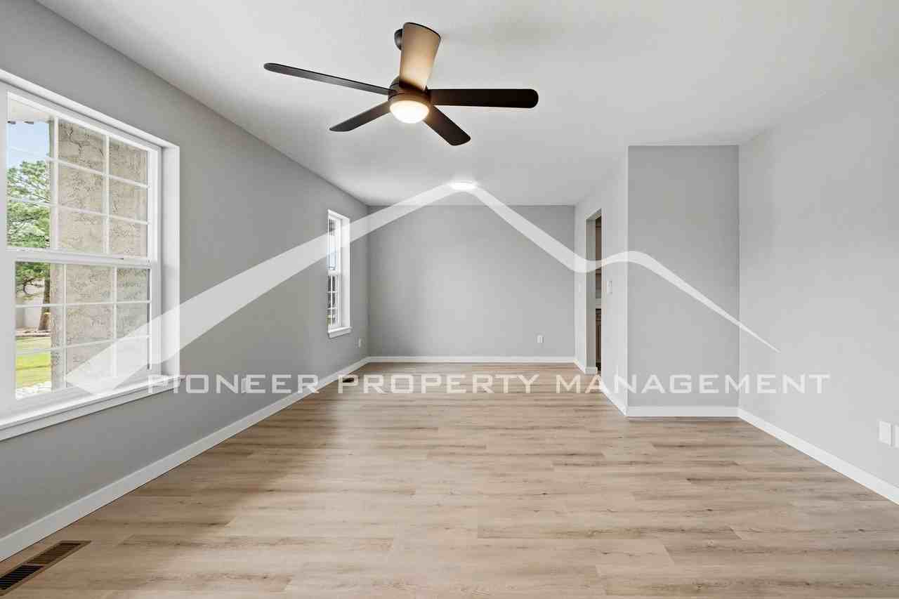 2301 E Fremont Ave #S02 - Photo 4 of 24
