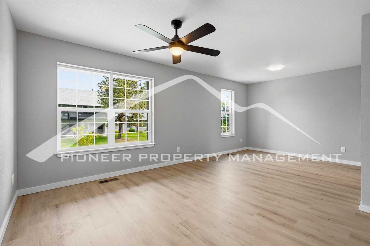 2301 E Fremont Ave #S02 - Photo 5 of 24