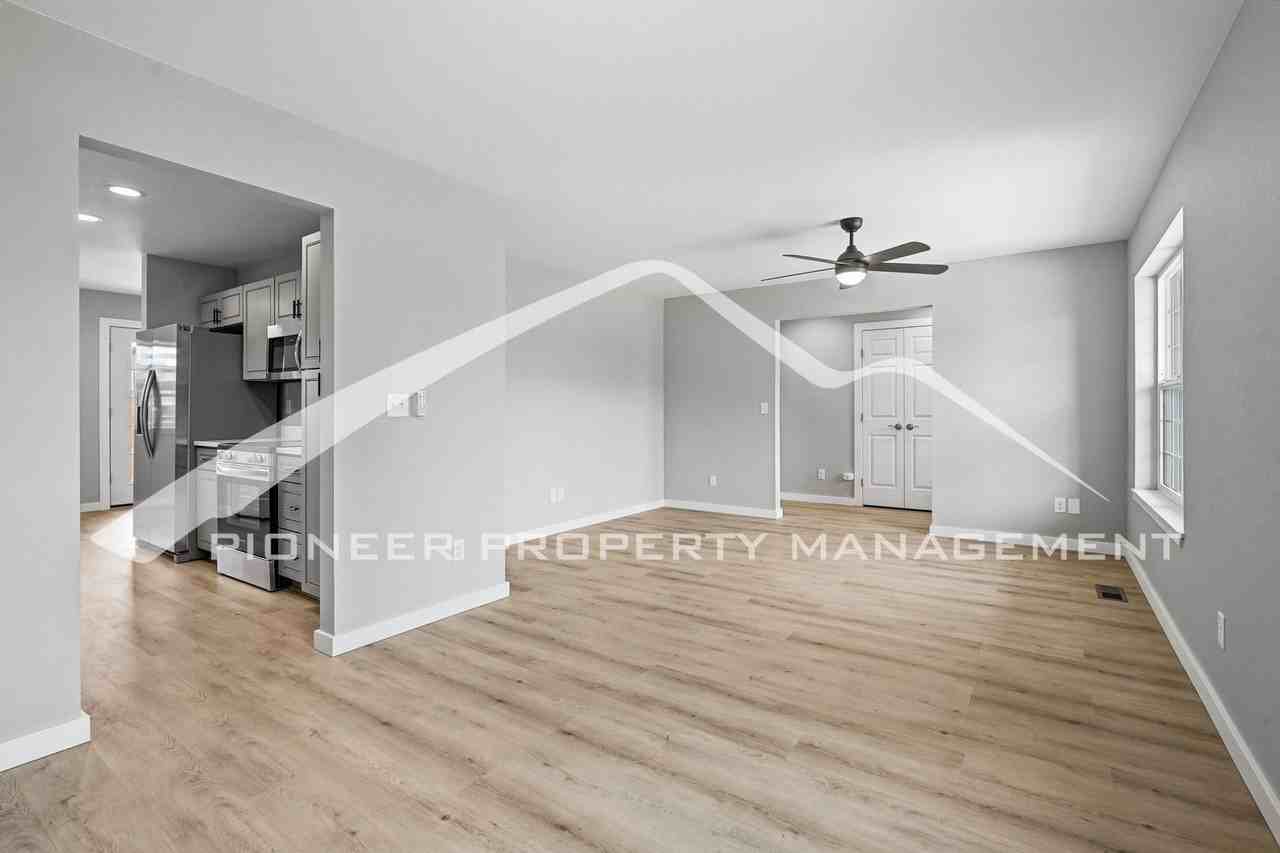 2301 E Fremont Ave #S02 - Photo 6 of 24