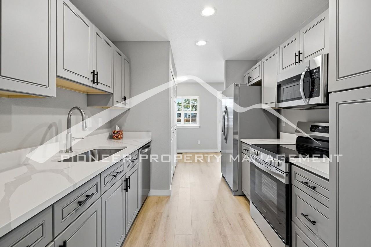 2301 E Fremont Ave #S02 - Photo 7 of 24