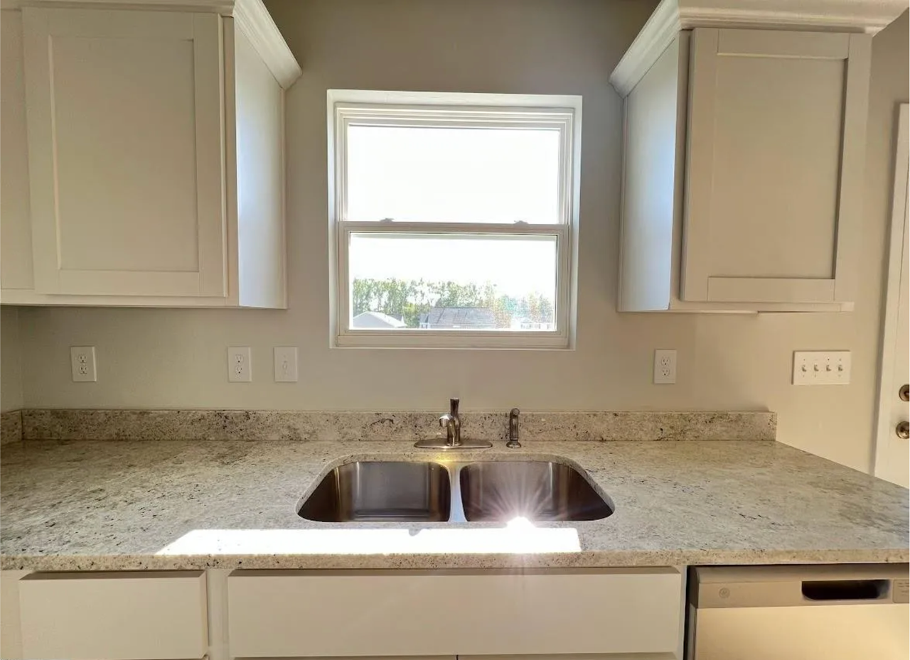 229 Whittier St - Photo 7 of 26