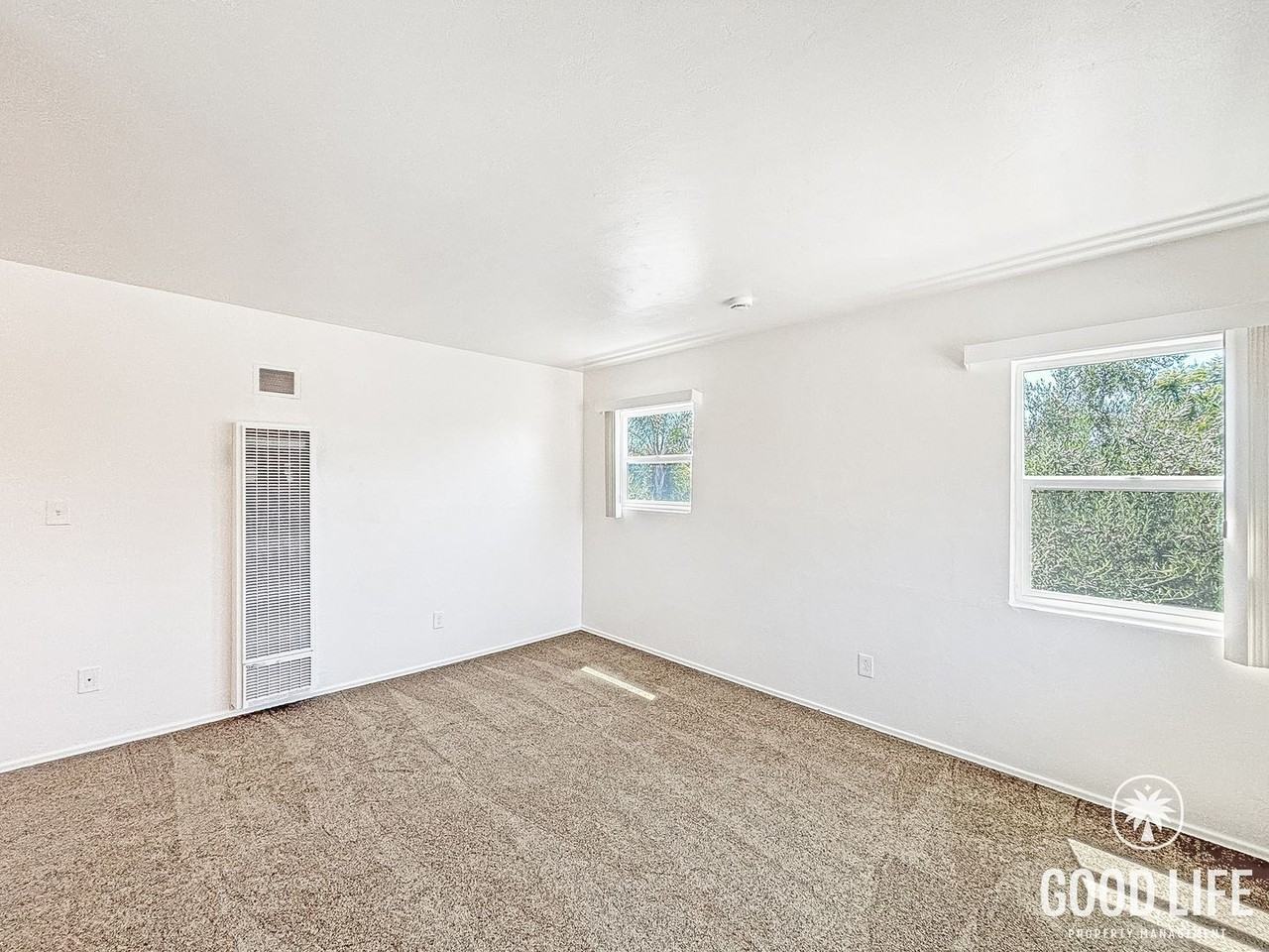 1023 Hayes Ave - Photo 2 of 17