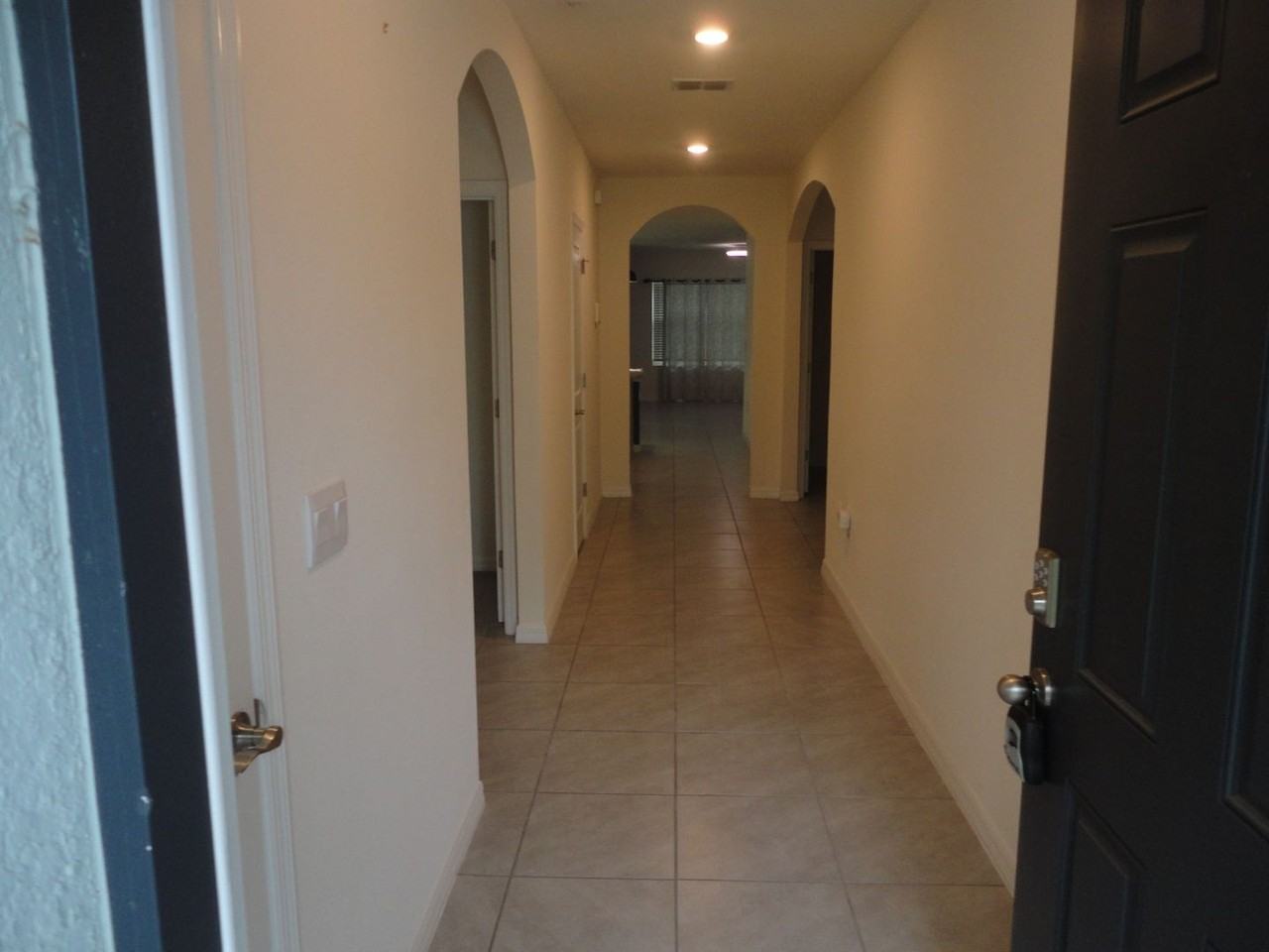 216 Hickory Crse - Photo 3 of 24