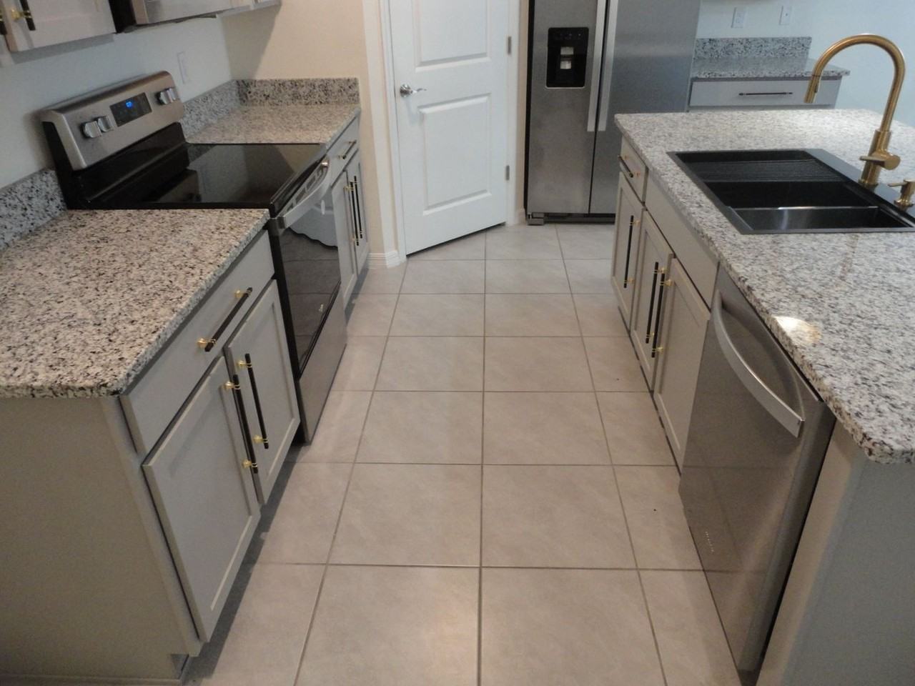 216 Hickory Crse - Photo 6 of 24
