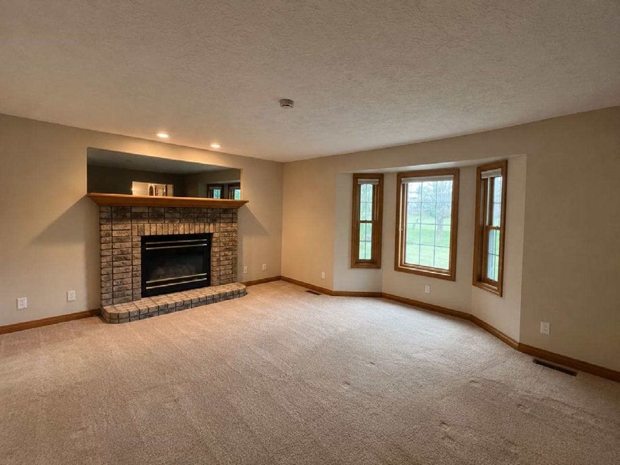 3098 Silver Hills Ln - Photo 2 of 14