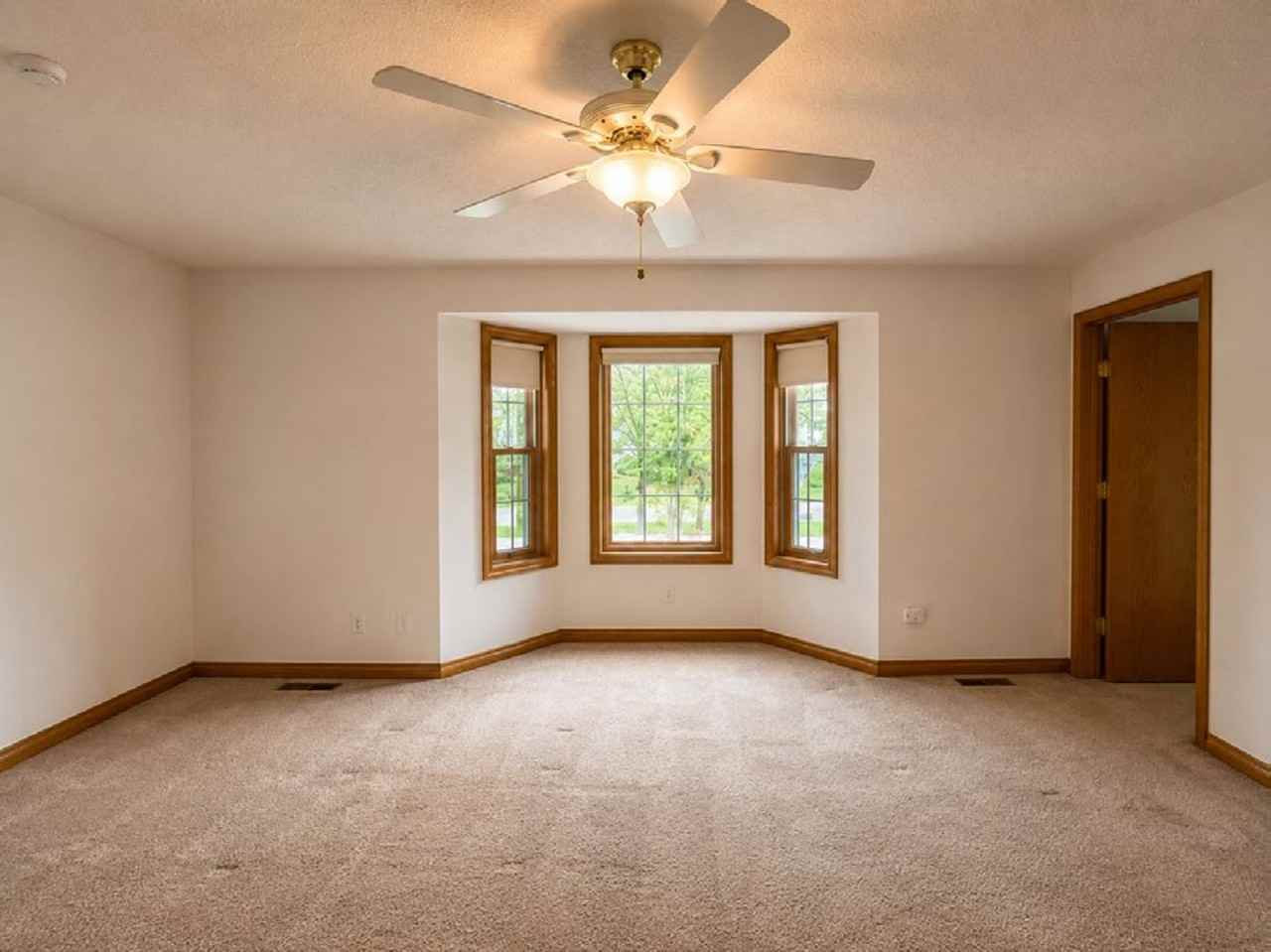 3098 Silver Hills Ln - Photo 3 of 14