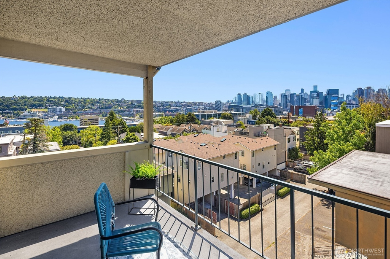 1234 Taylor Ave N #4 - Photo 6 of 27