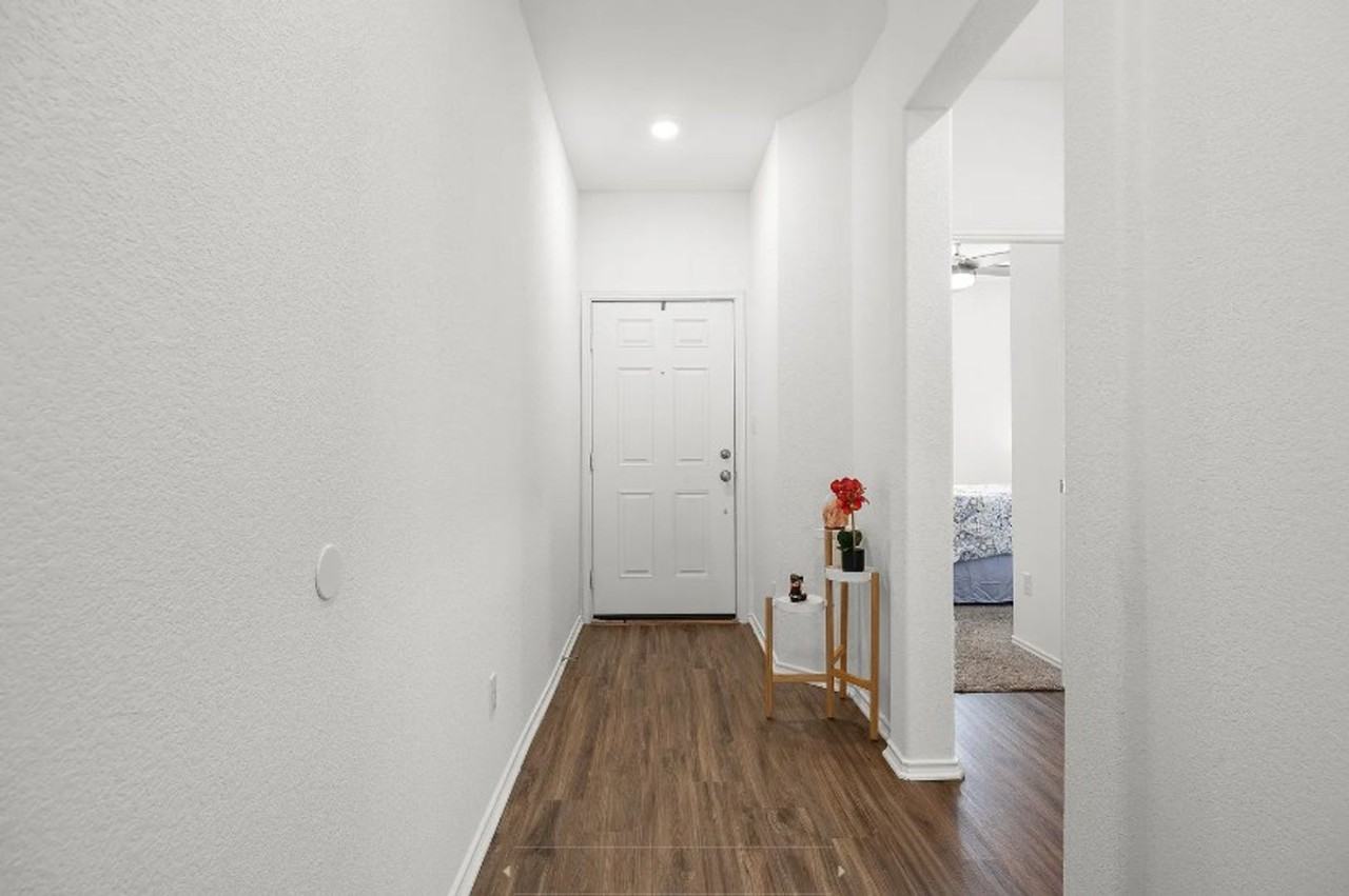 104 Blue Blaze Trl - Photo 2 of 15