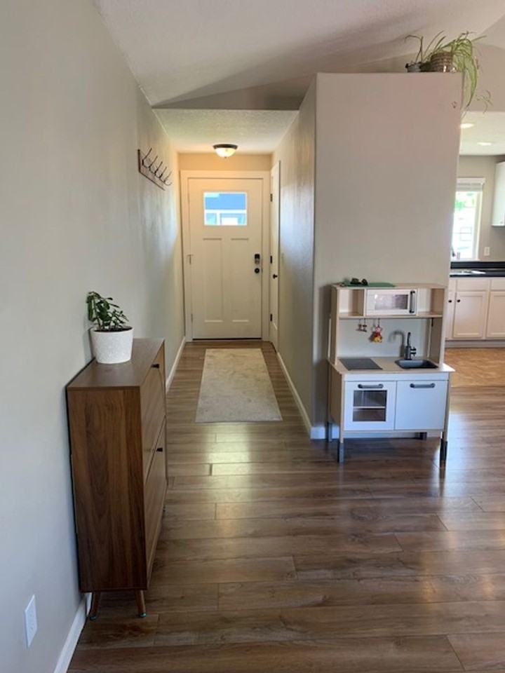 812 S Pacific St - Photo 2 of 16