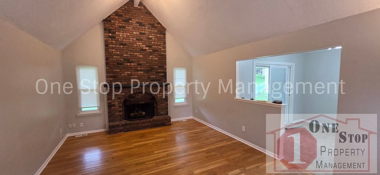 7405 Nw 78th St - Photo 6 of 30