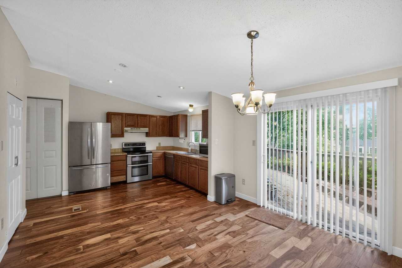 3388 Chelsea Dr - Photo 3 of 27