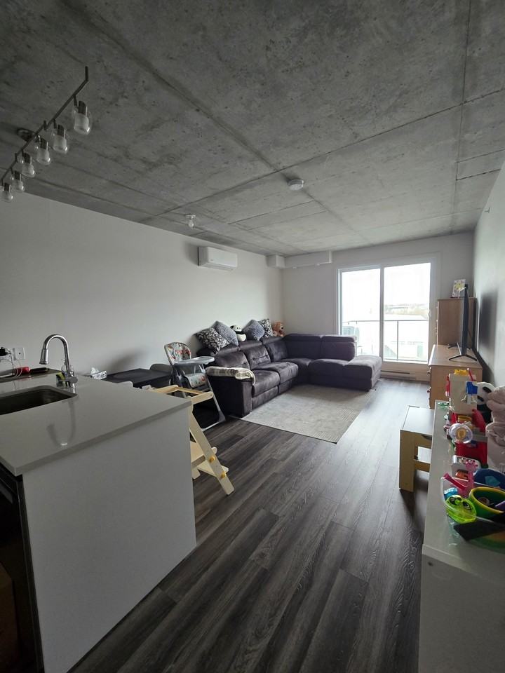 1431 Av De La Gare #410 - Photo 4 of 6