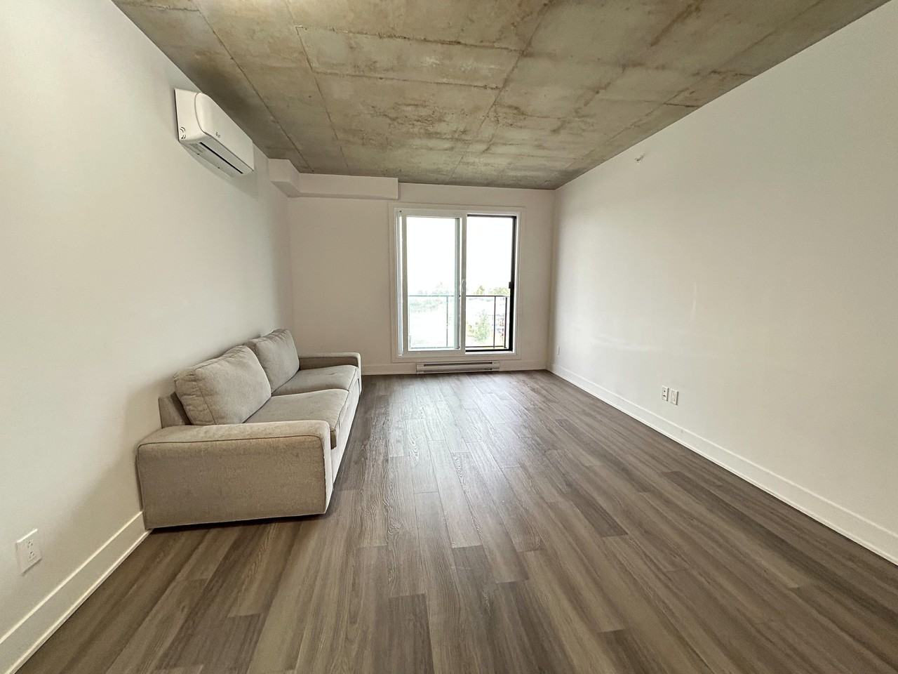 1431 Av De La Gare #415 - Photo 4 of 10
