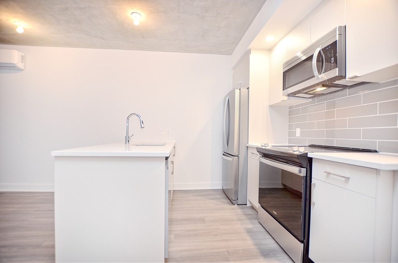 1431 Av De La Gare #807 - Photo 3 of 10