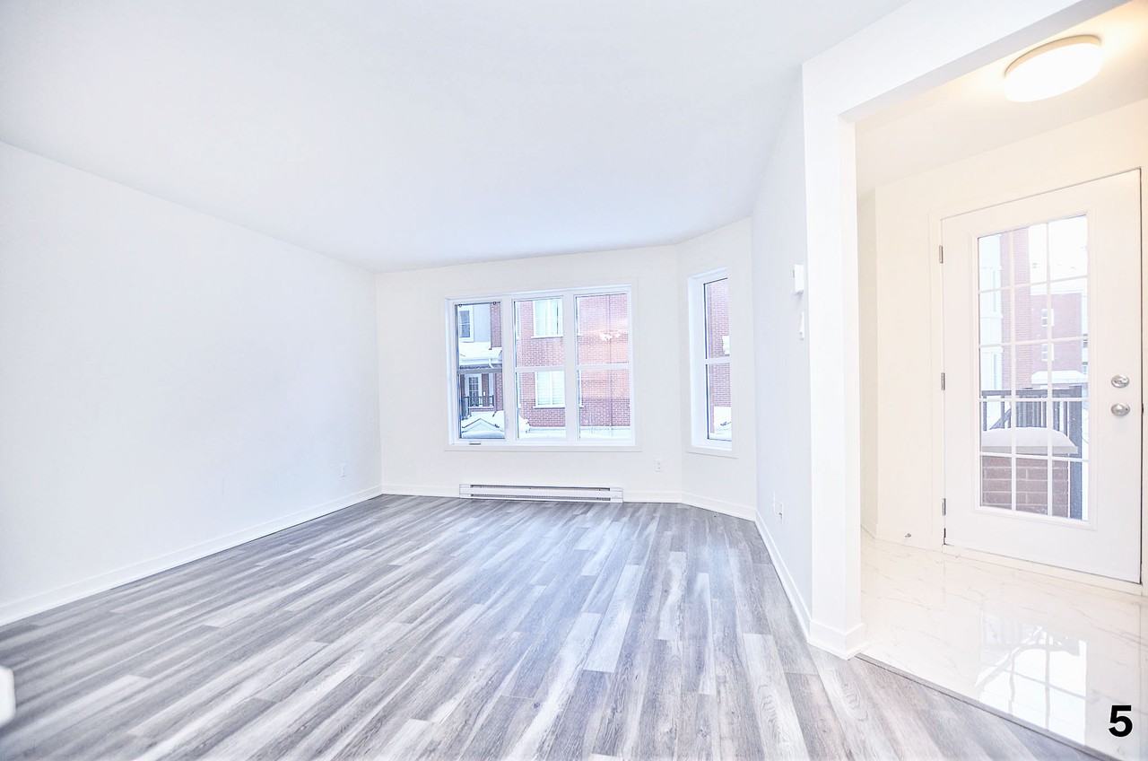 1623 Av De La Gare #1623 - Photo 3 of 10