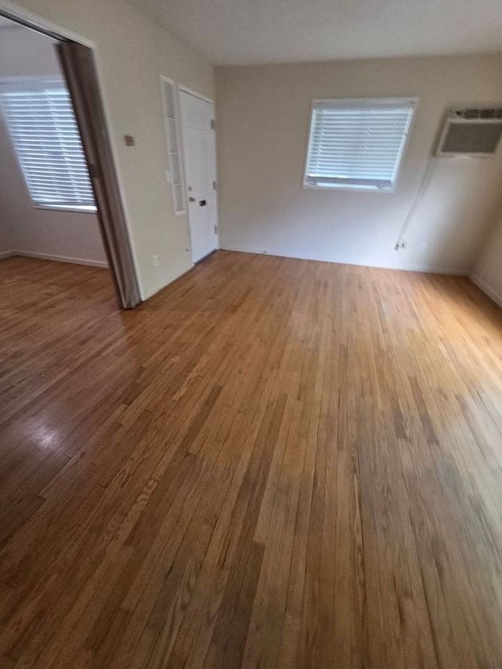 1412 Cahill Ave - Photo 3 of 16