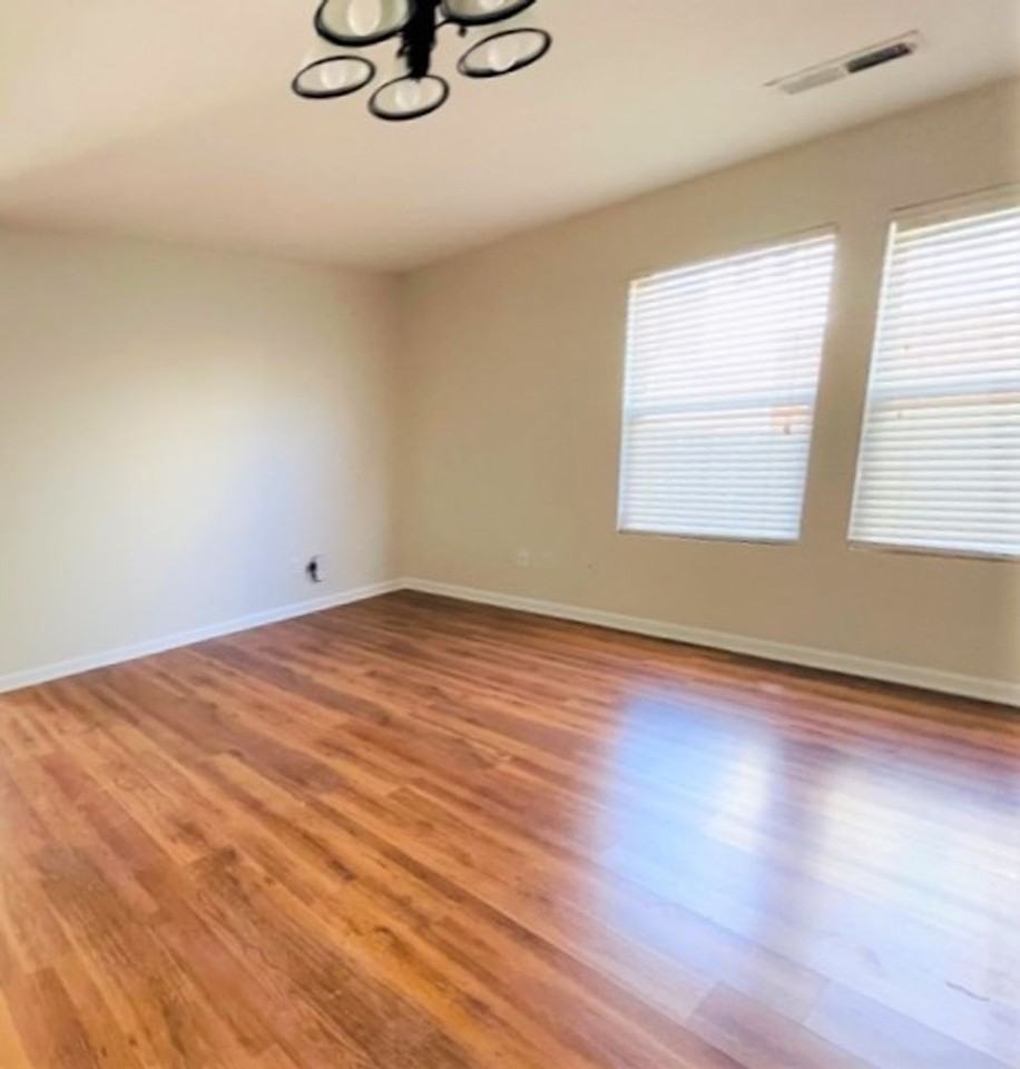 103 Thornley Ct - Photo 2 of 13