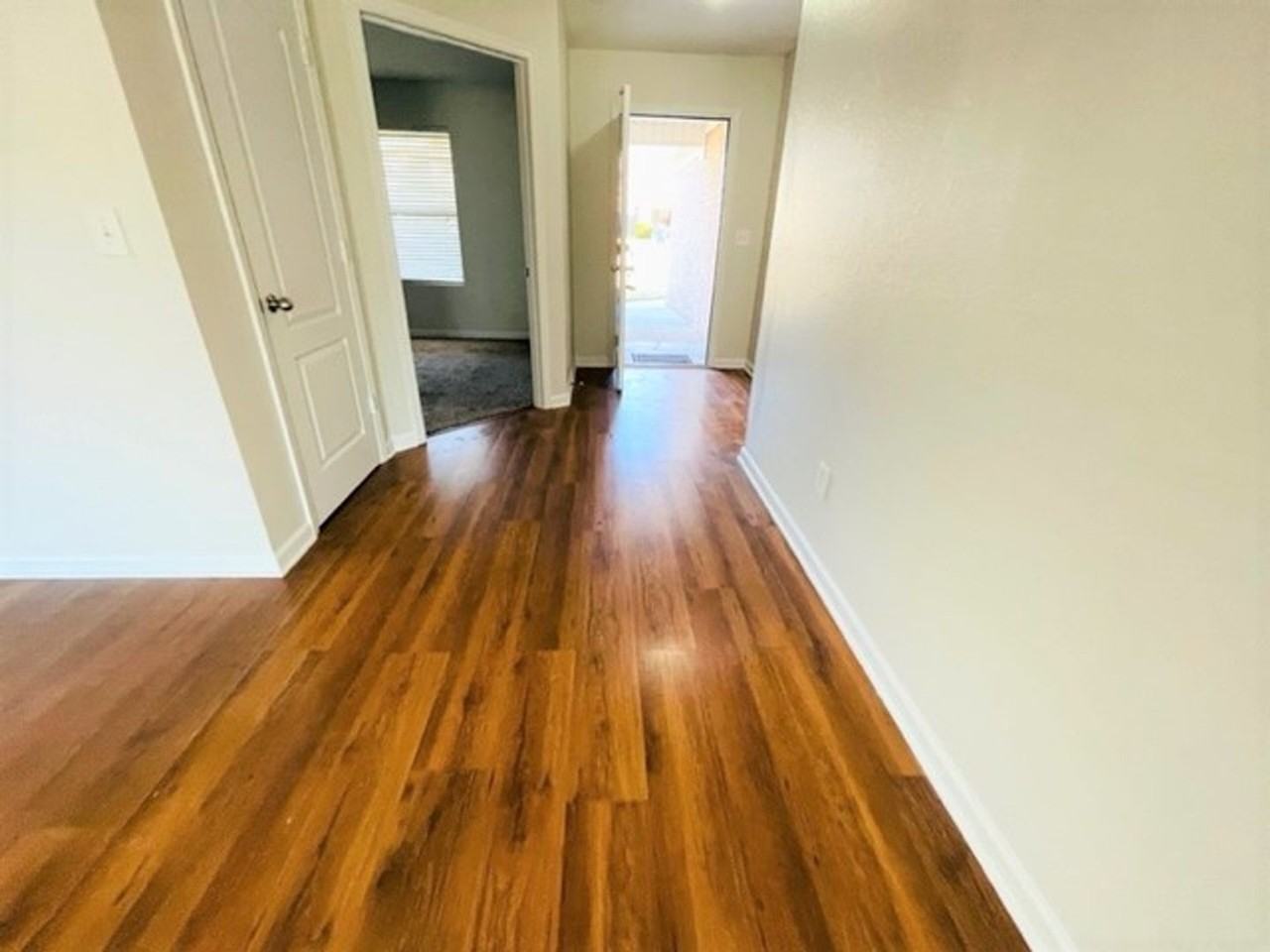 103 Thornley Ct - Photo 3 of 13