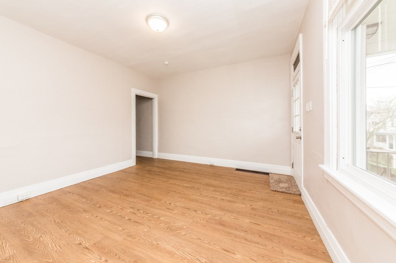 243 Edith St - Photo 5 of 30
