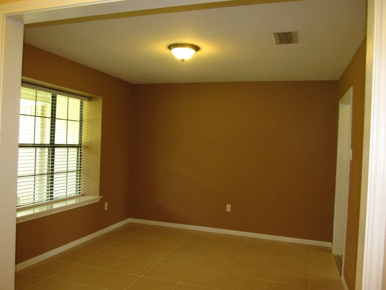 602 Northcliffe Dr - Photo 3 of 20