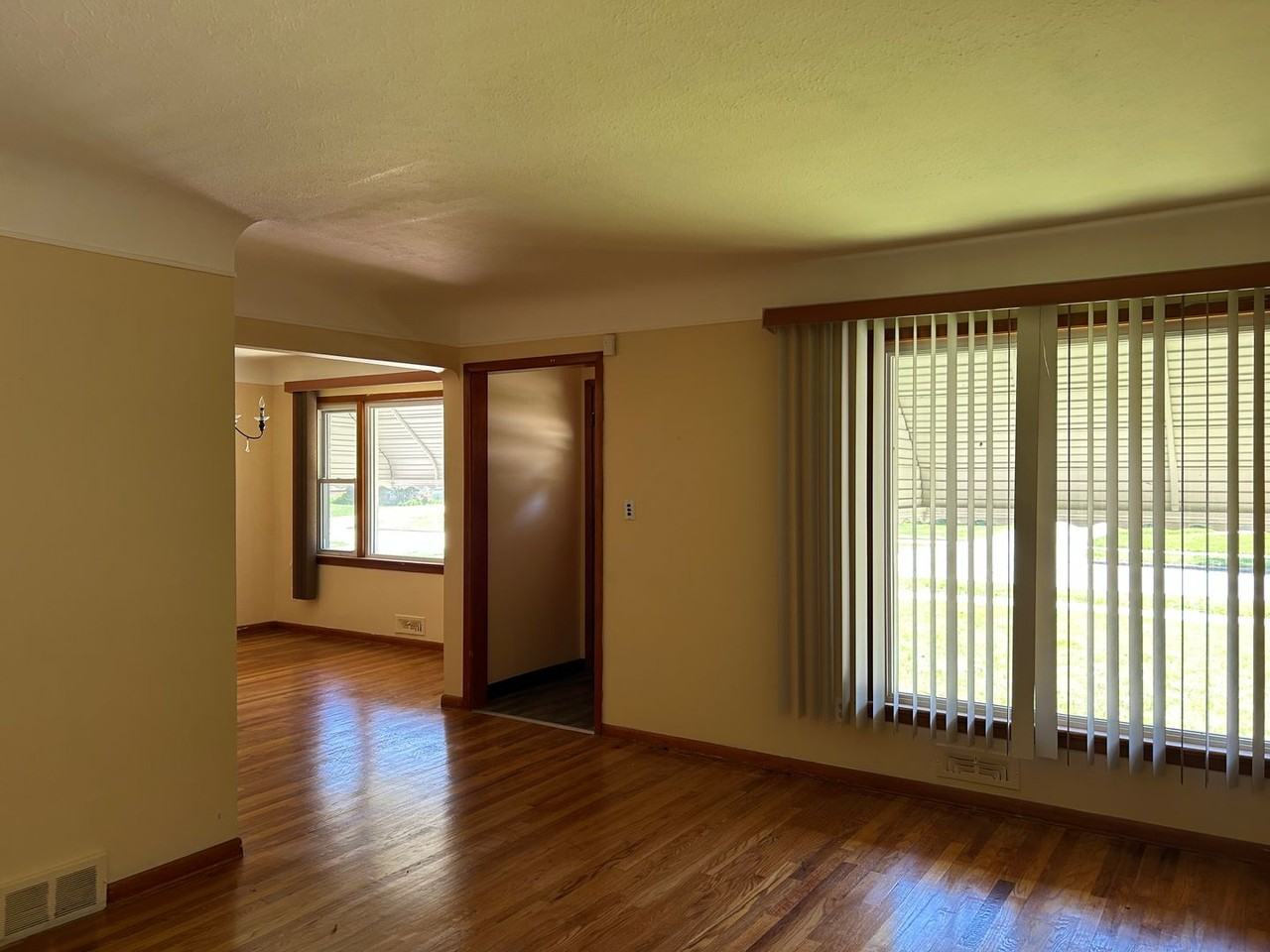 4409 Adrian Rd - Photo 3 of 35